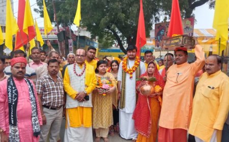 गाजे बाजे के साथ निकली कलश यात्रा का जगह जगह हुआ पुष्प वर्षा से स्वागत आशीष उपाध्याय के निवास पर शुरु हुई श्री मद भागवत कथा