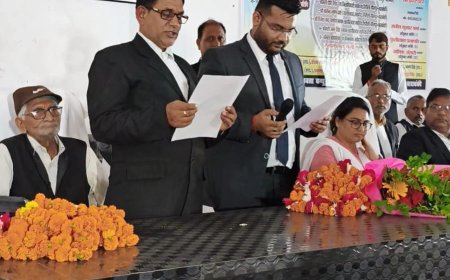 बार एसोसिएशन सिरौलीगौसपुर के नव निर्वाचित पदाधिकारियों को ग्राम न्यायालय सिरौलीगौसपुर के न्यायाधीश कमलकांत तिवारी व उप जिलाधिकारी प्रीति सिंह ने शपथ दिलाई