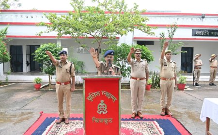 पुलिस अधीक्षक चित्रकूट द्वारा पुलिस लाइन चित्रकूट में लौह पुरुष सरदार वल्लभभाई पटेल की जयंती पर उनके चित्र पर माल्यार्पण,पुष्पांजलि अर्पित कर राष्ट्रीय एकता दिवस की दिलाई गयी शपथ-