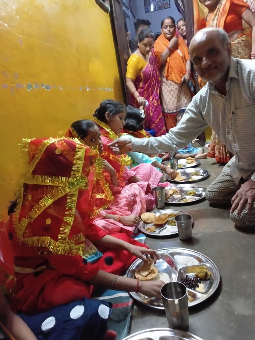आज नवमी के पावन अवसर पर नौ कन्याओं पूजा की गई और भोजन कराया गया मां का आशीर्वाद प्राप्त हुआ