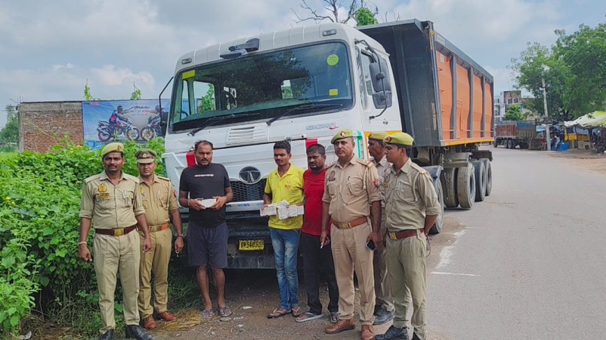 थाना भरतकूप पुलिस टीम ने ट्रक चोरी करने के 03 अभियुक्तों को किया गिरफ्तार