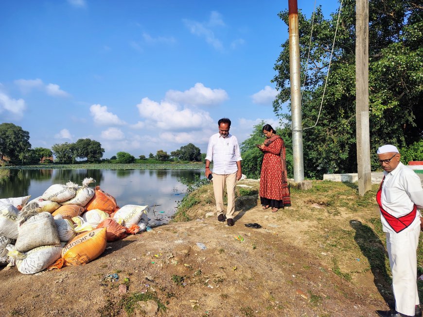 अपर जिलाधिकारी वित्त एवं राजस्व  उमेश चंद्र निगम द्वारा जनपद में दुर्गा प्रतिमा विसर्जन हेतु  तैयार किए गए  बनकट तालाब/घाटों का निरीक्षण किया गया।