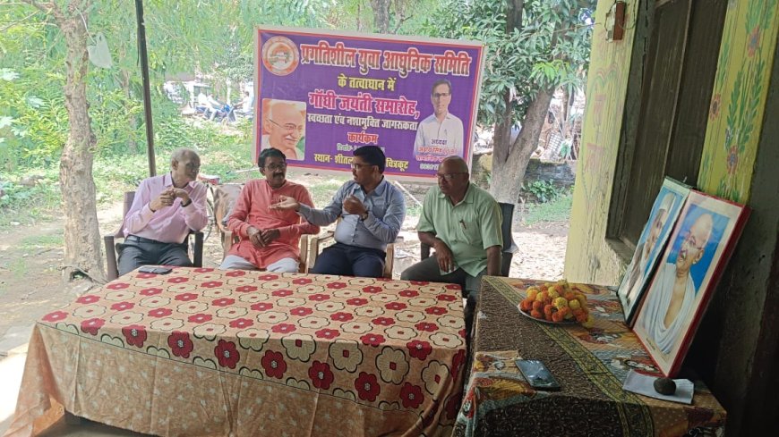 ग्रामीण क्षेत्र के बच्चों को एसडीएम ने थमाया कॉपी और पेन