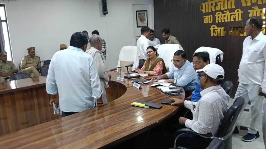 सम्पूर्ण समाधान दिवस उपजिलाधिकारी प्रीति सिंह की अध्यक्षता एंव तहसीलदार बालेन्दु भूषण वर्मा के संयोजन में हुआ