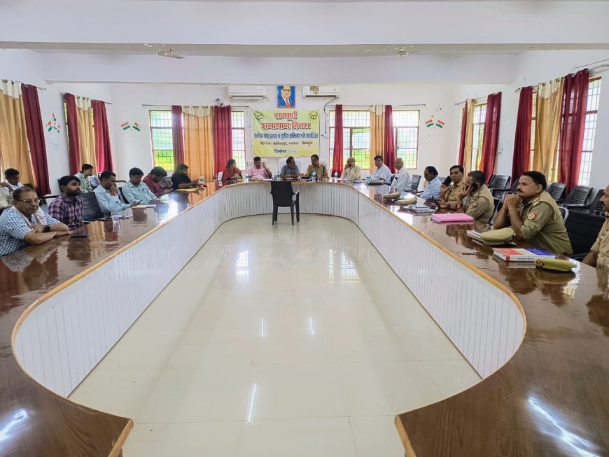 अपर जिलाधिकारी व अपर पुलिस अधीक्षक चित्रकूट की अध्यक्षता में तहसील सभागार मानिकपुर में सम्पूर्ण समाधान दिवस का आयोजन किया गया