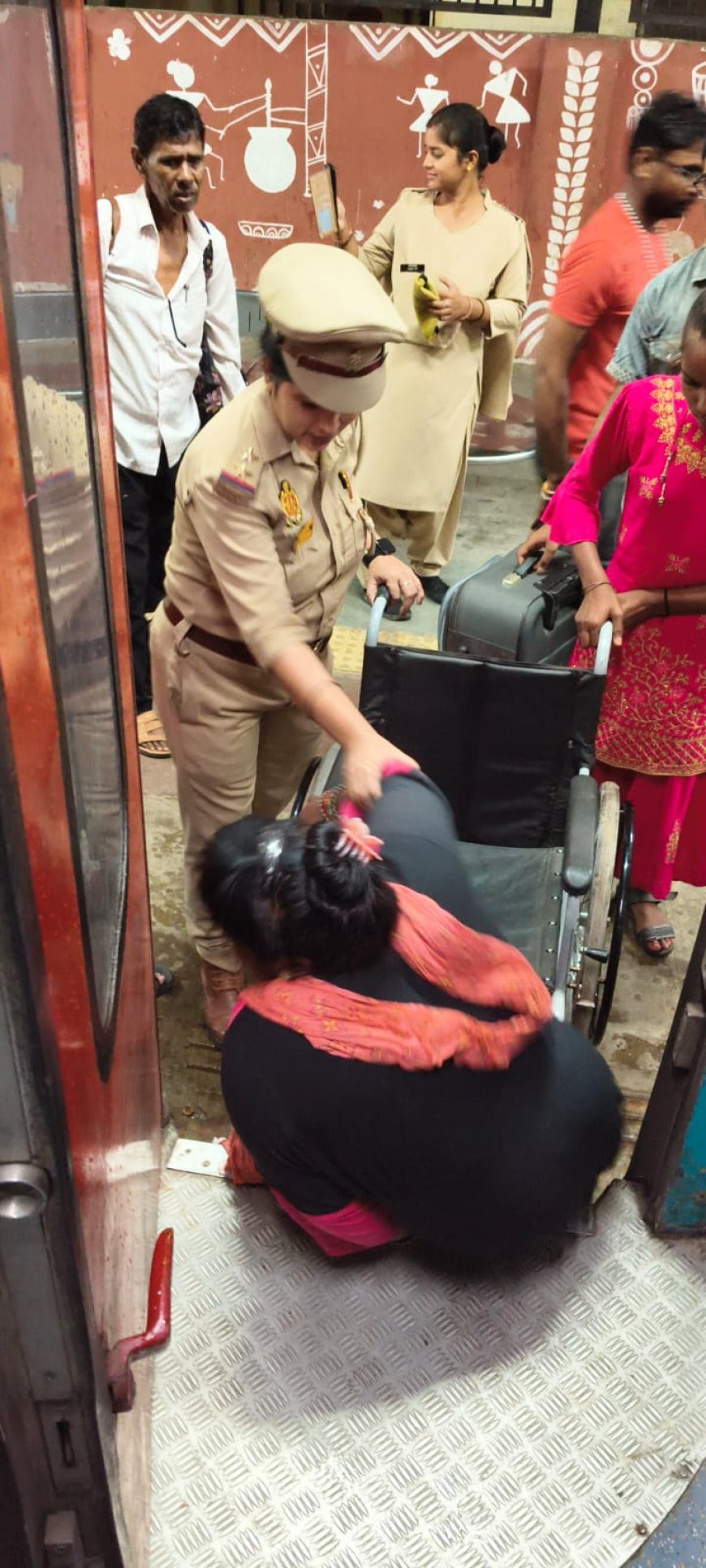 जीआरपी थानाध्यक्ष ने दिखाई मानवता