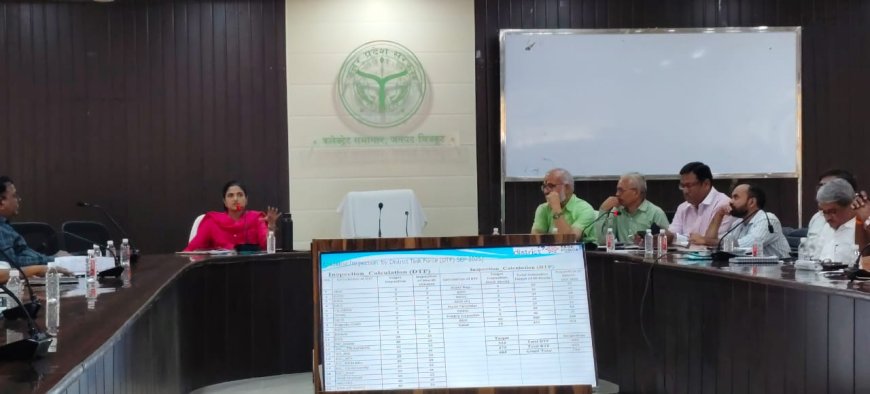 मुख्य विकास अधिकारी की अध्यक्षता में जिला शिक्षा एवं अनुश्रवण समिति की बैठक कलेक्ट्रेट के सभागार में संपन्न हुई।
