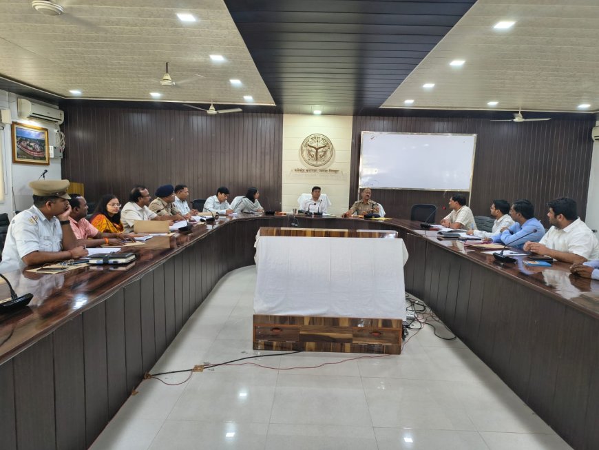 जिलाधिकारी की अध्यक्षता में व पुलिस अधीक्षक की उपस्थिति में सड़क सुरक्षा समिति की बैठक कलेक्टर सभागार में संपन्न हुई