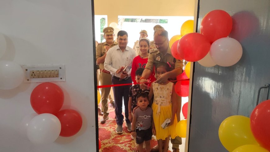 पुलिस अधीक्षक द्वारा थाना मऊ परिसर में शिशु गृह का फीता काटकर किया गया उद्घाटन