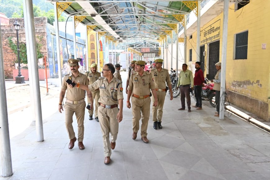 पुलिस अधीक्षक द्वारा दीपावली मेला की तैयारियों को लेकर रामघाट,परिक्रमा मार्ग में भ्रमण कर सुरक्षा व्यवस्था का जायजा लिया गया