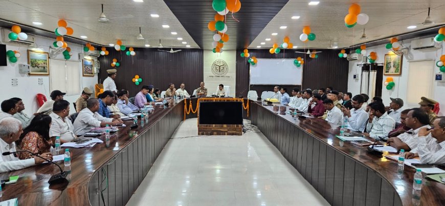 जिलाधिकारी की अध्यक्षता में व पुलिस अधीक्षक की उपस्थिति में कानून व्यवस्था, अभियोजन एवं महिला अपराधों की विशेष समीक्षा बैठक कलेक्ट्रेट सभागार में संपन्न हुई।