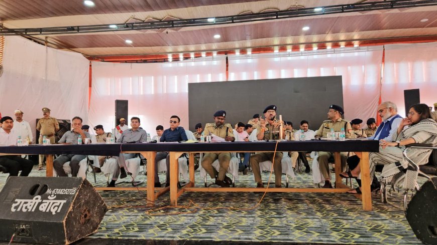 आयुक्त चित्रकूट धाम मंडल बांदा एवं पुलिस उपमहानिरीक्षक परिक्षेत्र बांदा द्वारा दीपावली-अमावस्या मेला में लगे समस्त अधिकारी/कर्मचारीगणों को ब्रीफ कर सतर्कता पूर्वक ड्यूटी करने हेतु निर्देशित किया गया।