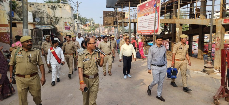जिलाधिकारी एवं पुलिस अधीक्षक चित्रकूट द्वारा आज दीपावली मेला की व्यवस्थाओं को लेकर तीर्थ क्षेत्र रामघाट एवं परिक्रमा मार्ग सहित विभिन्न पार्किंग स्थलों का औचक निरीक्षण किया।