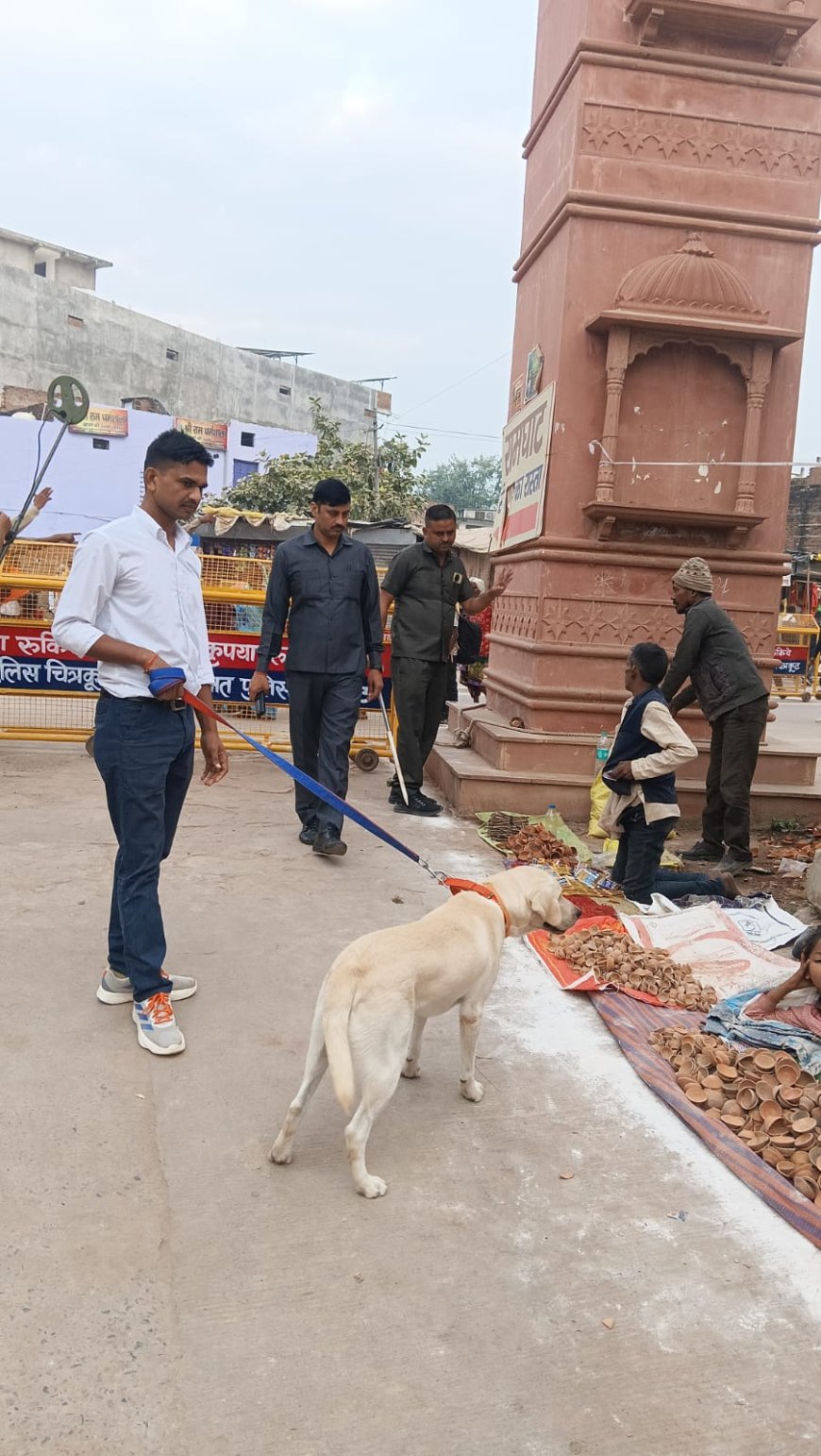 दीपावली/कार्तिक अमावस्या मेला के अवसर पर एएसचेक रेंज बांदा ,डॉग स्क्वाड व एलआईयू की सयुक्त टीम  द्वारा सम्पूर्ण मेला क्षेत्र में सघन चेकिंग की गई