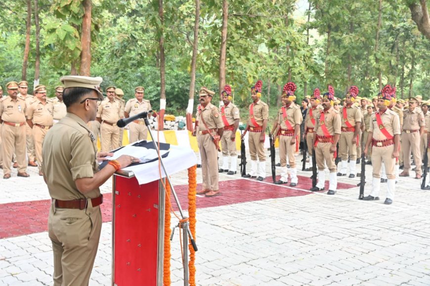 पुलिस लाइन्स स्थित शहीद स्मारक पर पुलिस स्मृति दिवस के अवसर पर शहीद पुलिस जवानों को याद कर श्रद्धांजली दी गयी