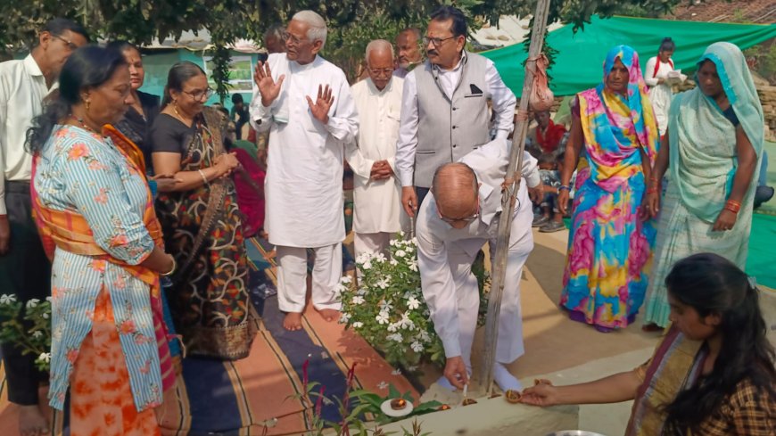 आदिवासी गांव बिजहना में अंधेरे घरों की दिवाली बनो कार्यक्रम का हुआ भव्य आयोजन