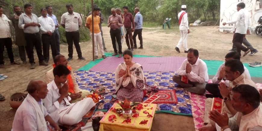 खरसेडा गौशाला पहुंची सीडीओ ने गौ माता की पूजा कर प्रकृति संरक्षण का दिया संदेश