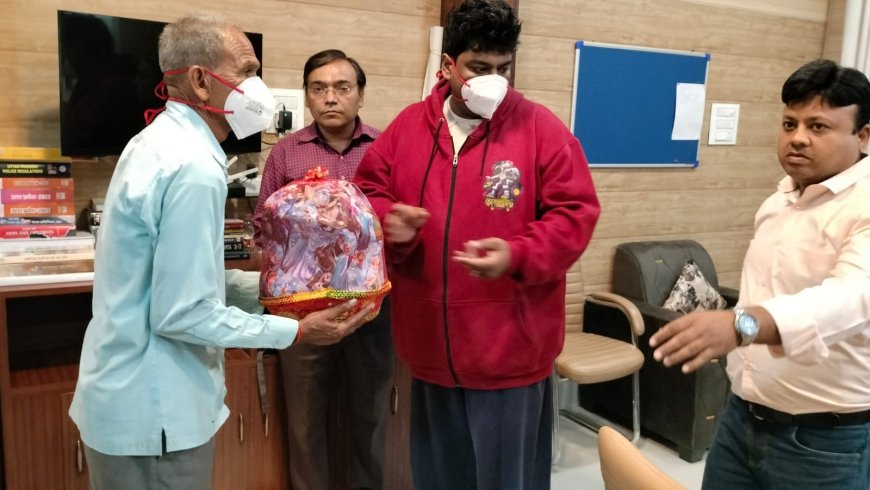 जिलाधिकारी द्वारा पोषण पोटली वितरण कार्यक्रम हुआ सम्पन्न