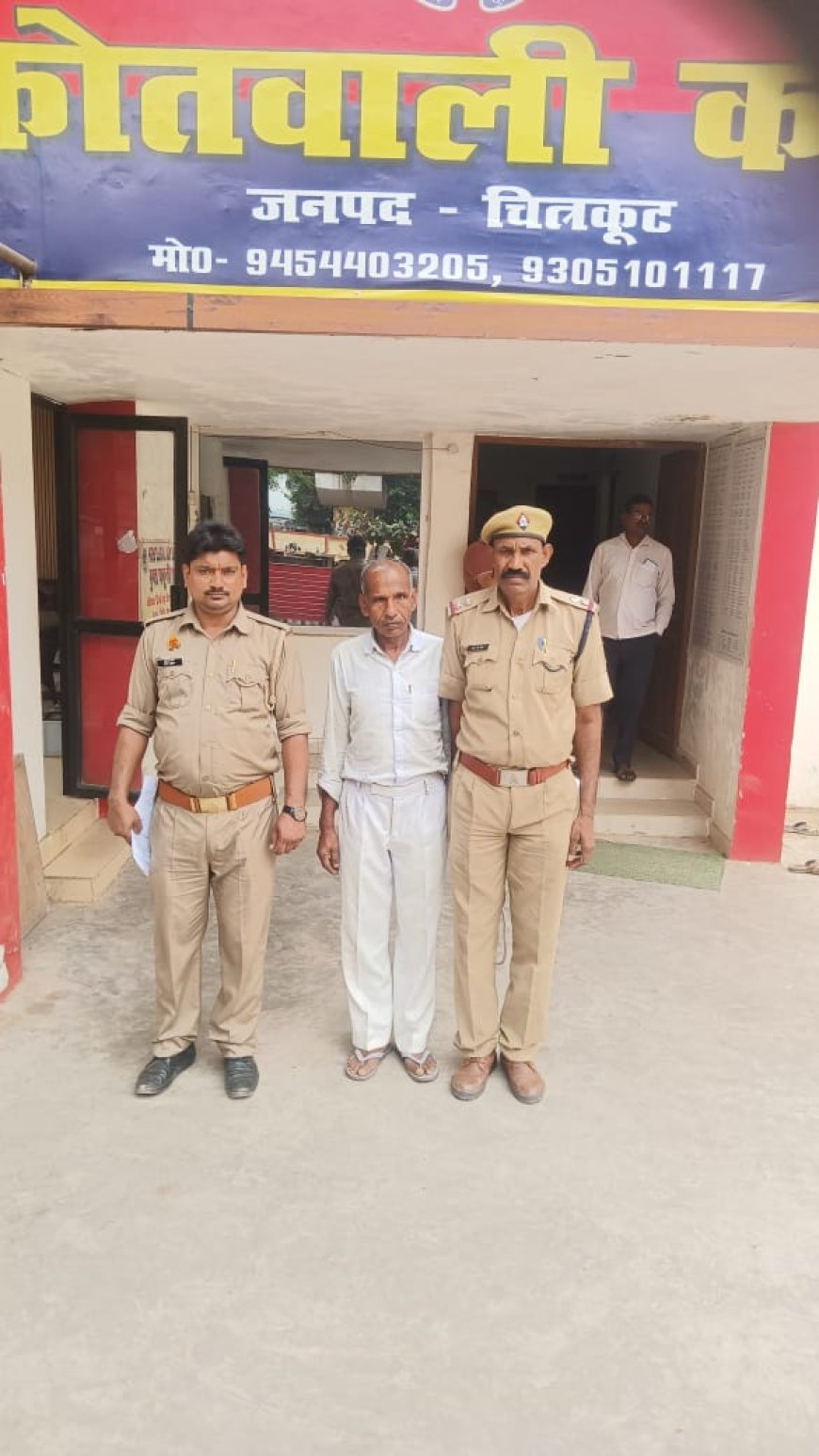 06 वारण्टी अभियुक्त गिरफ्तार