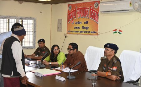 जिलाधिकारी एवं पुलिस अधीक्षक चित्रकूट की अध्यक्षता में तहसील सभागर कर्वी में सम्पूर्ण समाधान दिवस का आयोजन किया गया