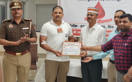 रक्तदाता पुलिस वीरों का शतक” पुलिस अधीक्षक द्वारा शैयायुक्त संयुक्त चिकित्सालय खोह चित्रकूट में रक्तदान करने वाले रिक्रूट आरक्षियों को प्रशस्ति प्रमाण पत्र दिया गया