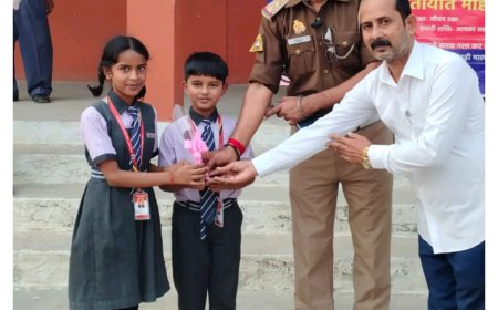 यातायात प्रभारी परमहंस ने माउंट वैली पहुंच कर बच्चों को यातायात जागरूकता का पाठ पढ़ाया