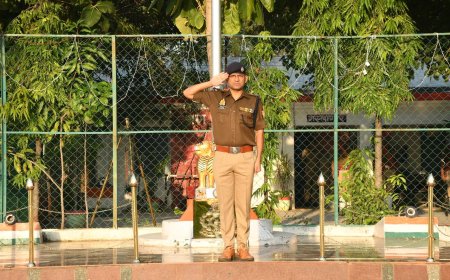 रिज़र्व पुलिस लाइन्स में साप्ताहिक परेड की सलामी लेकर परेड का निरीक्षण एवं आवश्यक दिशा-निर्देश प्रदान किए