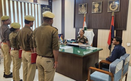 पुलिस अधीक्षक द्वारा थाना/चौकियों में तैनात बीट पुलिस अधिकारियों की बीट बुक चेक की गई तथा बीट प्रणाली को सुदृढ़ बनाने के सम्बन्ध में आवश्यक दिशा निर्देश दिये गये।