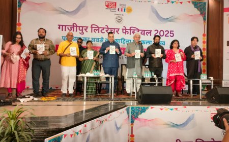 लिटरेचर फेस्टिवल मे संजीव गुप्त की बहुचर्चित पुस्तक “भोजपुरी कहावतों की दुनिया " का हुआ लोकार्पण