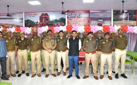 उच्चकोटि की सुविधाओं से युक्त रिजर्व पुलिस लाईन्स परिसर में स्थित आदर्श भोजनालय के आधुनिकीकृत  भवन के जीर्णोद्धार कार्य पूर्ण होने पर, शिलापट्टिका का अनावरण कर व फीता काटकर किया गया उद्घाटन।