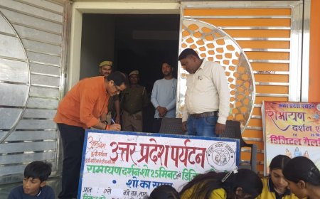 जिलाधिकारी  पुलकित गर्ग ने रविवार को परिक्रमा मार्ग स्थित रामायण गैलरी का निरीक्षण किया।