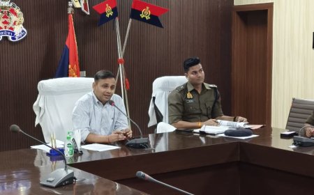 पुलिस लाइन के सभागार में पुलिस अधीक्षक द्वारा रखी गई मीटिंग