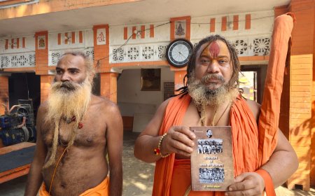 अयोध्या के तपस्वी छावनी के पीठाधीश्वर परमहंस ने कुंन्तेश्वर महादेव का जलाभिषेक किया