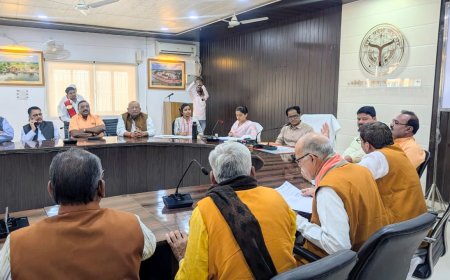 जिलाधिकारी चित्रकूट की अध्यक्षता में संबंधित विभागों तथा जनप्रतिनिधियों की बैठक आहूत कलेक्ट सभागार में की गई जिसमें पदयात्रा हेतु निर्देश दिए गए