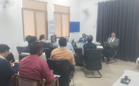 बैठक में समस्त बैंको के प्रबन्धकों आगामी राष्ट्रीय लोक अदालत में अधिक से अधिक वादों को नियत करें जिससे आम जन राष्ट्रीय लोक अदालत का लाभ प्राप्त कर