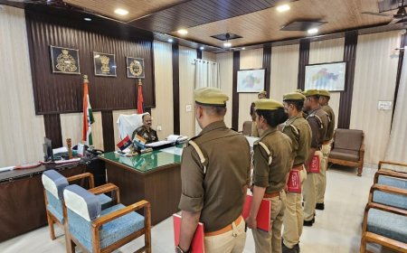 पुलिस अधीक्षक द्वारा थाना/चौकियों में तैनात बीट पुलिस अधिकारियों की बीट बुक चेक की गई तथा बीट प्रणाली को सुदृढ़ बनाने के सम्बन्ध में आवश्यक दिशा निर्देश दिये गये।