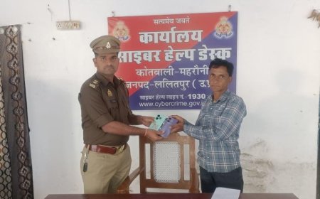 महरौनी पुलिस द्वारा दो गिरे खोये हुए मोबाइल फोन अनुमानित कीमत करीब 22500रुपये को बरामद कर उनके स्वामियों को सुपुर्द कर चेहरे पर लौटाई मुस्कान ।