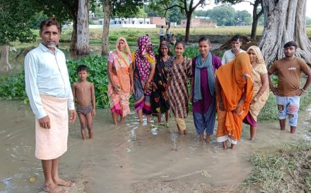 कासिमपुर के ग्रामीण वर्षो से मांग रहे नाली और खड़ंजा