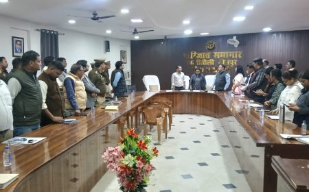 सम्पूर्ण समाधान दिवस पारिजात सभागार में अपर जिलाधिकारी वित्त एवं राजस्व की अध्यक्षता एंव तहसीलदार बालेन्दु भूषण वर्मा के संयोजन में हुआ