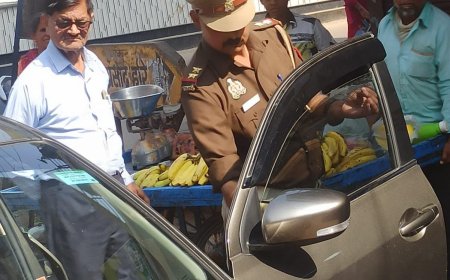 यातायात पुलिस द्वारा यातायात माह नवम्बर के दृष्टिगत जागरूकता अभियान चलाकर किया जागरूक ।