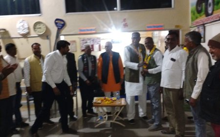 स्नातक एमएलसी चुनाव व मतदाता सूची को लेकर हुई बुंदेलखंड कुर्मी कल्याण समिति की बैठक