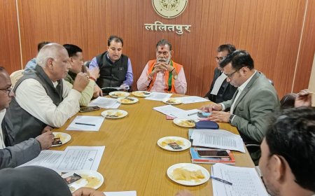 मतदेय स्थलों के सम्भाजन और समायोजन हेतु प्रस्तावों पर राजनैतिक दलों के साथ हुई गहन समीक्षा