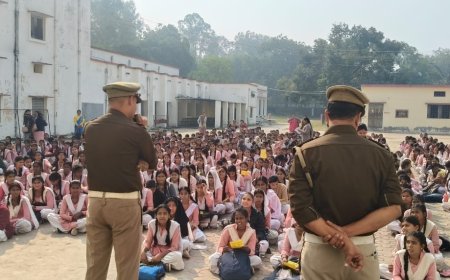 यातायात माह नवम्बर के दृष्टिगत राजकीय बालिका इंटर कॉलेज में जागरूकता अभियान चलाकर छात्राओं को किया जागरूक डिजिलॉकर ऐप के बारे में दी जानकारी
