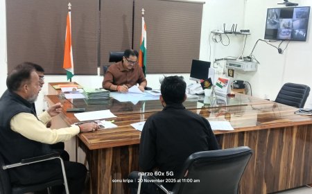 जिलाधिकारी द्वारा  जनसुनवाई कार्यक्रम का आयोजन जिलाधिकारी चैम्बर में किया गया।