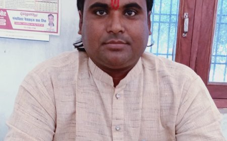 लाख उठाकर दुख को भी मत त्यागो संसार,    पं रामदयाल निर्विकार