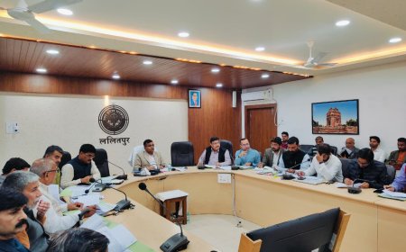 जनपद में उद्योगों को बढ़ावा देने व नई इकाईयों के संचालन पर जिलाधिकारी ने दिया जोर