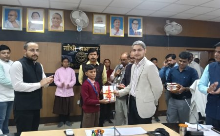 विद्यालयों में पर्यावरण आधारित प्रतियोगिताओं के विजई छात्र