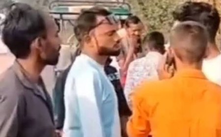 ई रिक्शा वा बाइक की टक्कर से एक युवक सहित चार घायल