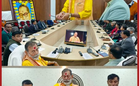 हमारा संविधान हमारा स्वाभिमान की थीम पर आयोजित हुआ संविधान दिवस राज्यमंत्री व जिलाधिकारी ने सभी दिलायी संविधान की शपथ