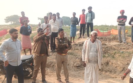 भदोही के गुलौरी गंगा घाट पहुंची खनन विभाग की टीम, ग्रामीणों ने किया हंगामा।